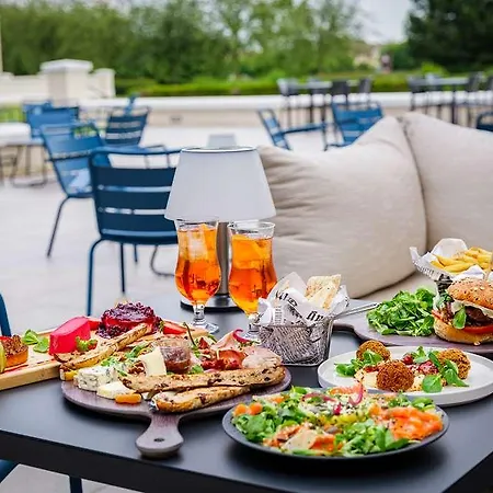 Hotel Radisson Blu Paris. Marne-la-vallee *